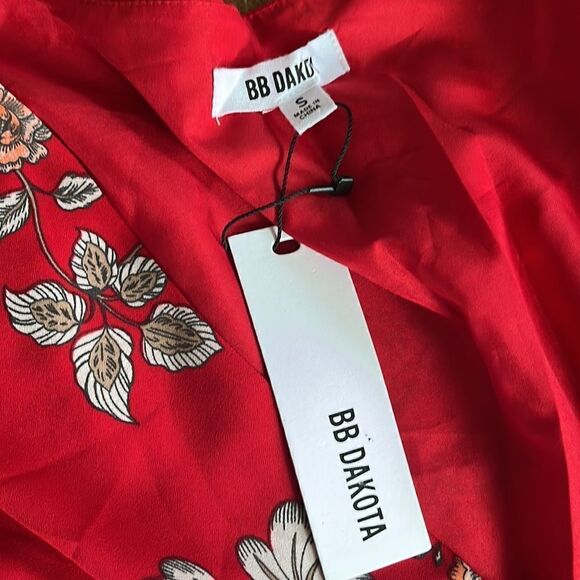 NWT BB Dakota Red Floral Wrap Dress Revolve Exclusive Size Small - Picture 4 of 13